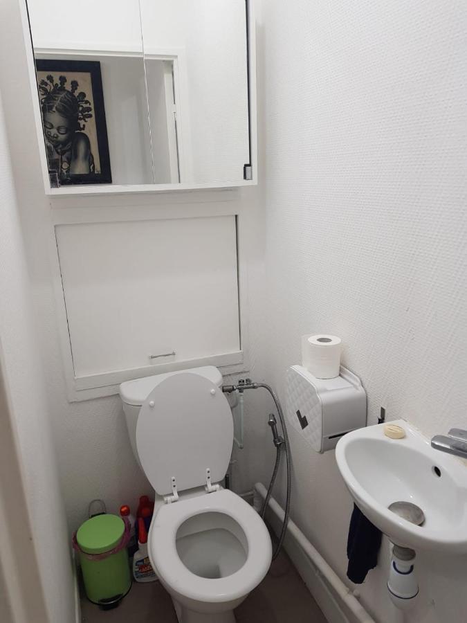 Pretty And Neat Bedroom In My Cosy Appartment. Puteaux Zewnętrze zdjęcie