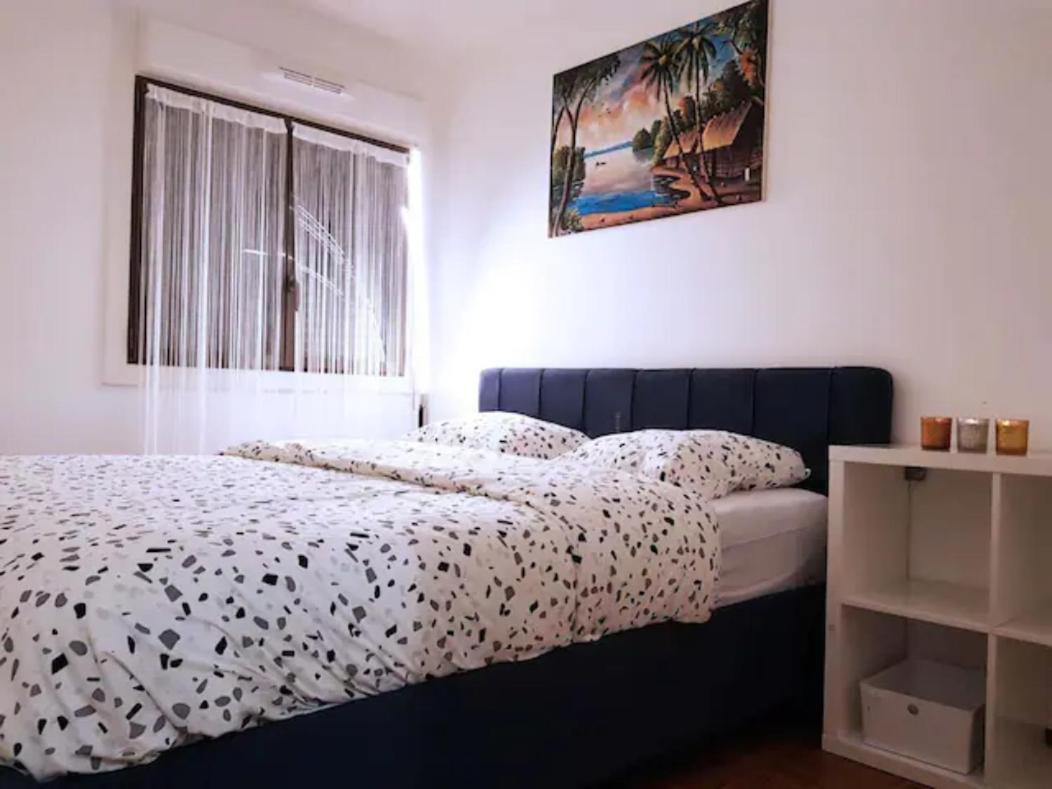 Pretty And Neat Bedroom In My Cosy Appartment. Puteaux Zewnętrze zdjęcie